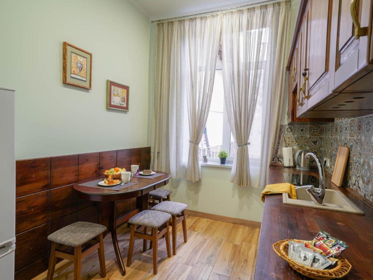 Lviv Suites At Shopena St. 4 Bagian luar foto